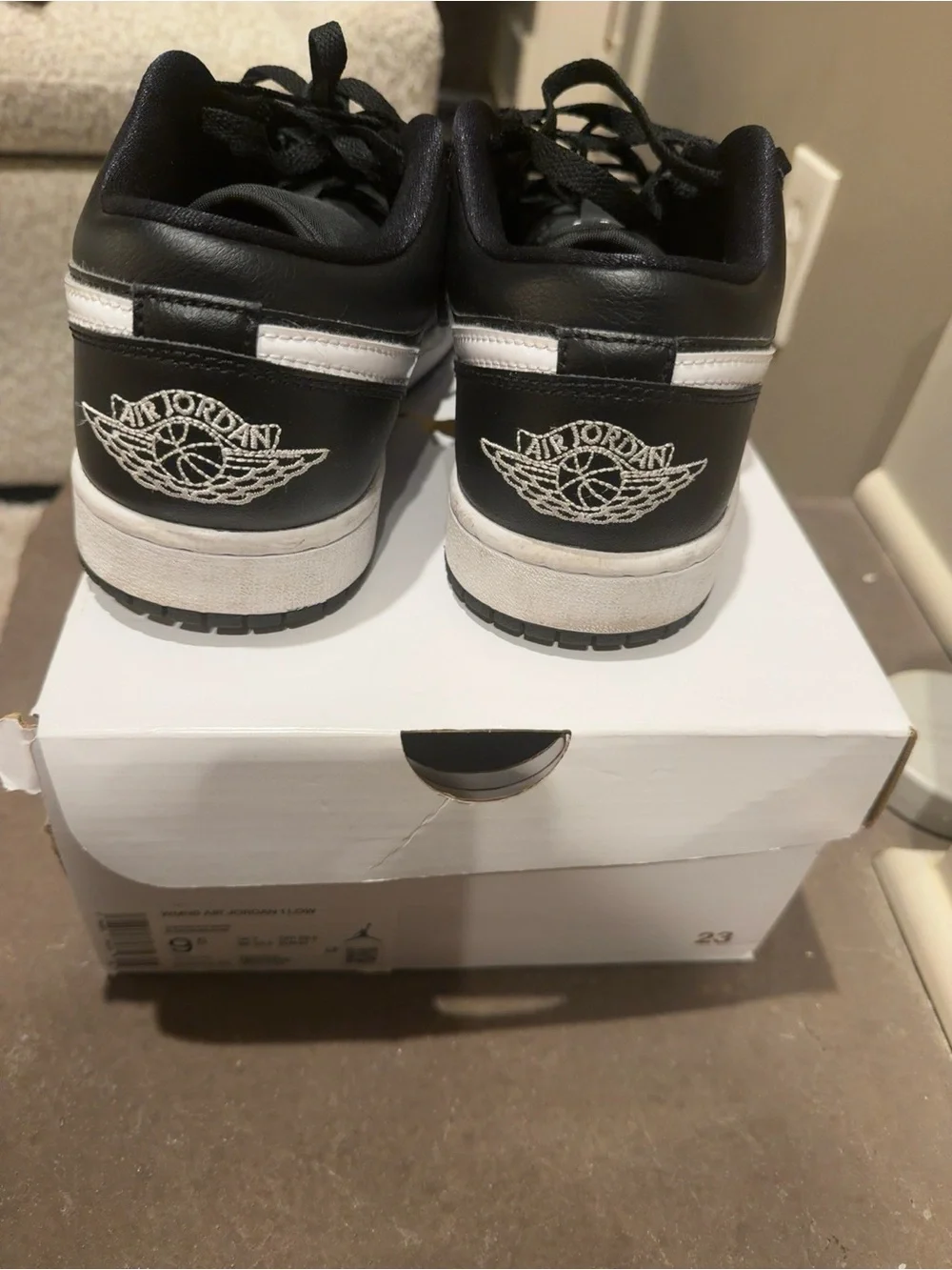 Jordan White/Black WMNS Air Jordan 1 Low Shoe Box